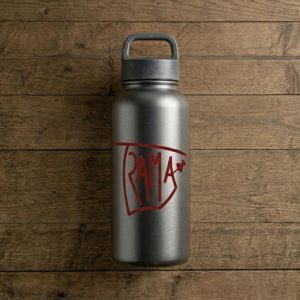 Botella plateada con el logo de Trama en el centro.