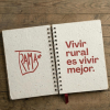 Libreta de hojas recicladas con anillas y el logo y claim de la marca TRAMA