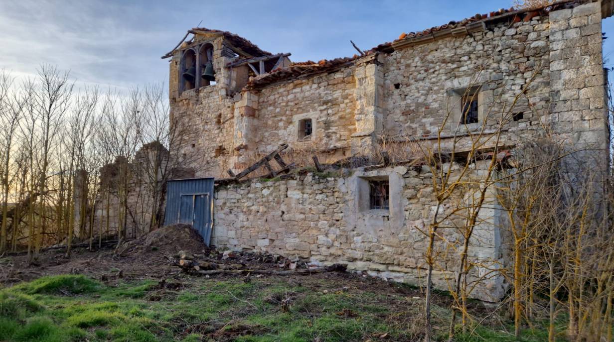 Rescatar una iglesia. Iglesia de Hiniestra, en Burgos