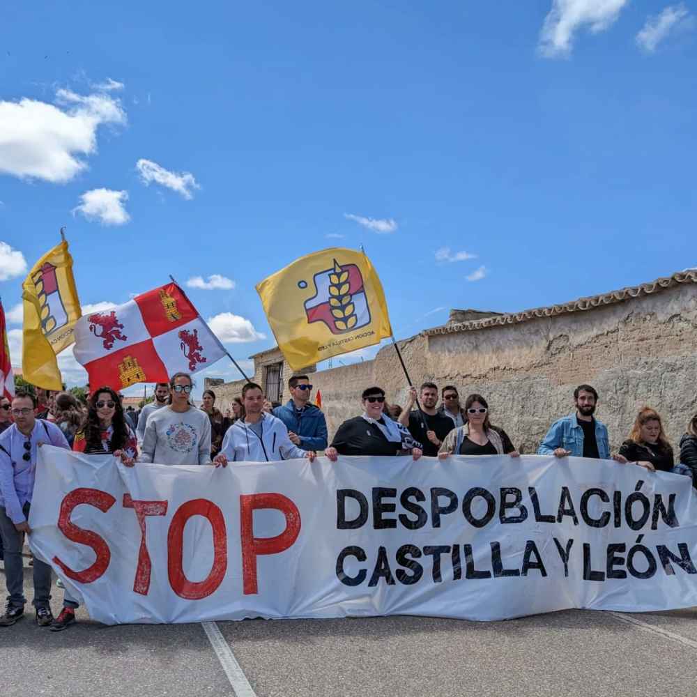 Manifestación en Castilla y León por la despoblación y sus tiendas de los pueblos